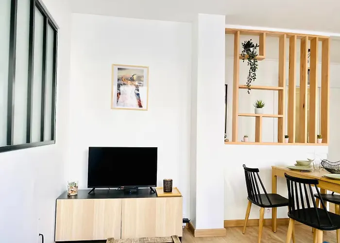 Ecrin Large Parking 2 Bedrooms Fiber Close To Tram 格勒诺布尔